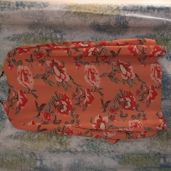 Fever brand flowy peach shirt with roses bell sleeves beautiful open front small - Picture 6 of 6